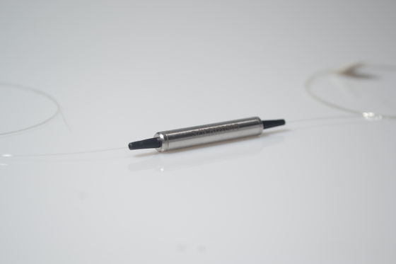 Fiber Optic Isolator EDFA/CATV Used Wide Band High Isolation 3 Ports 1x2 40 0.35 Db ( Max 0.5 ) 1310 or 1550 Nm 0.10 Db